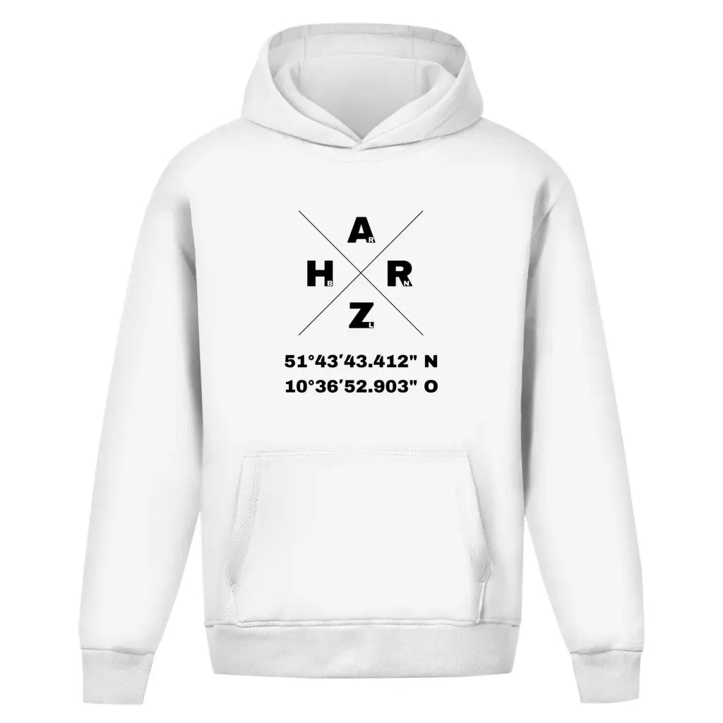 Weißer Oversize Hoodie ohne Kordel mit den Koordinaten des Memory Hotels in Braunlage im Harz.