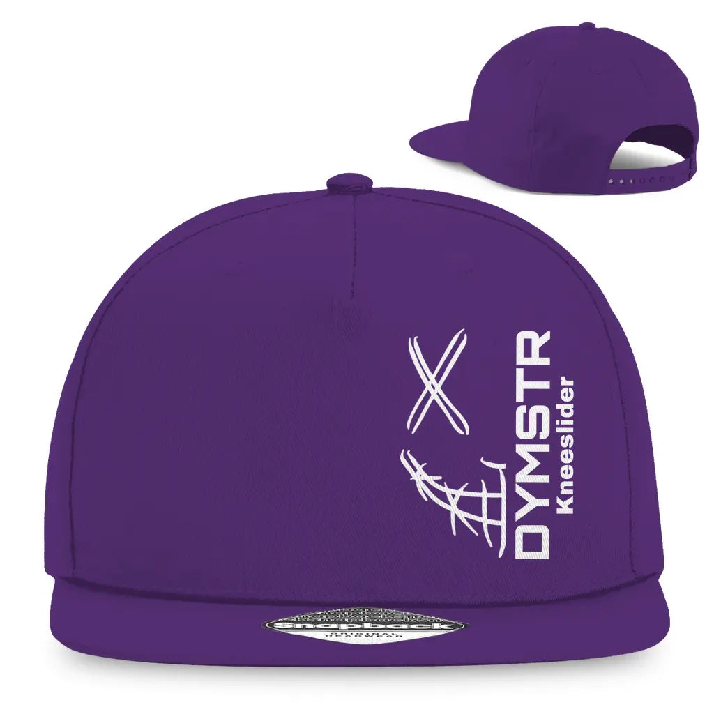 Violette DYMSTR SnapBack für Motorradfahrer mit weißem Firmenlogo „DYMSTR / DymoStar“ auf der Vorderseite.