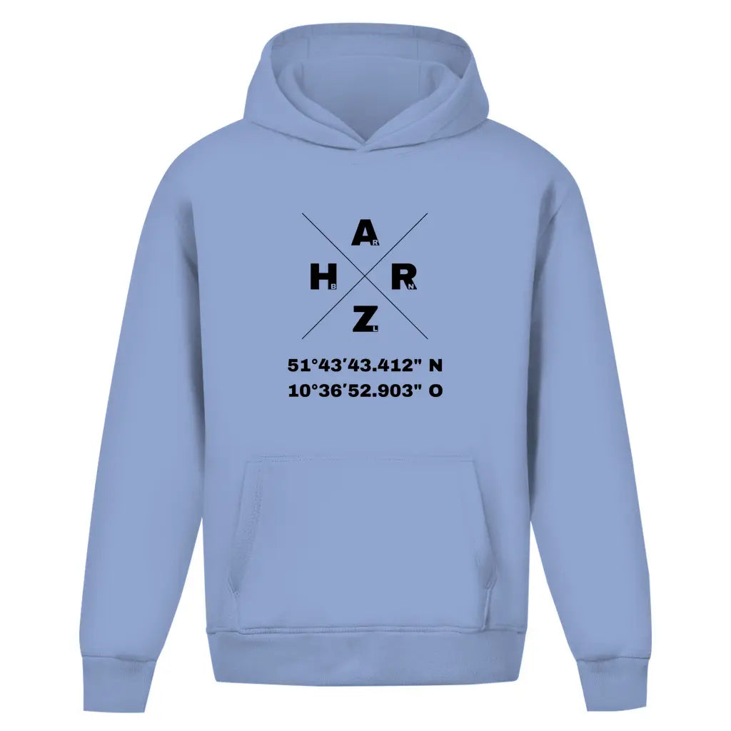 Hellblauer Oversize Hoodie ohne Kordel mit den Koordinaten des Memory Hotels in Braunlage im Harz.