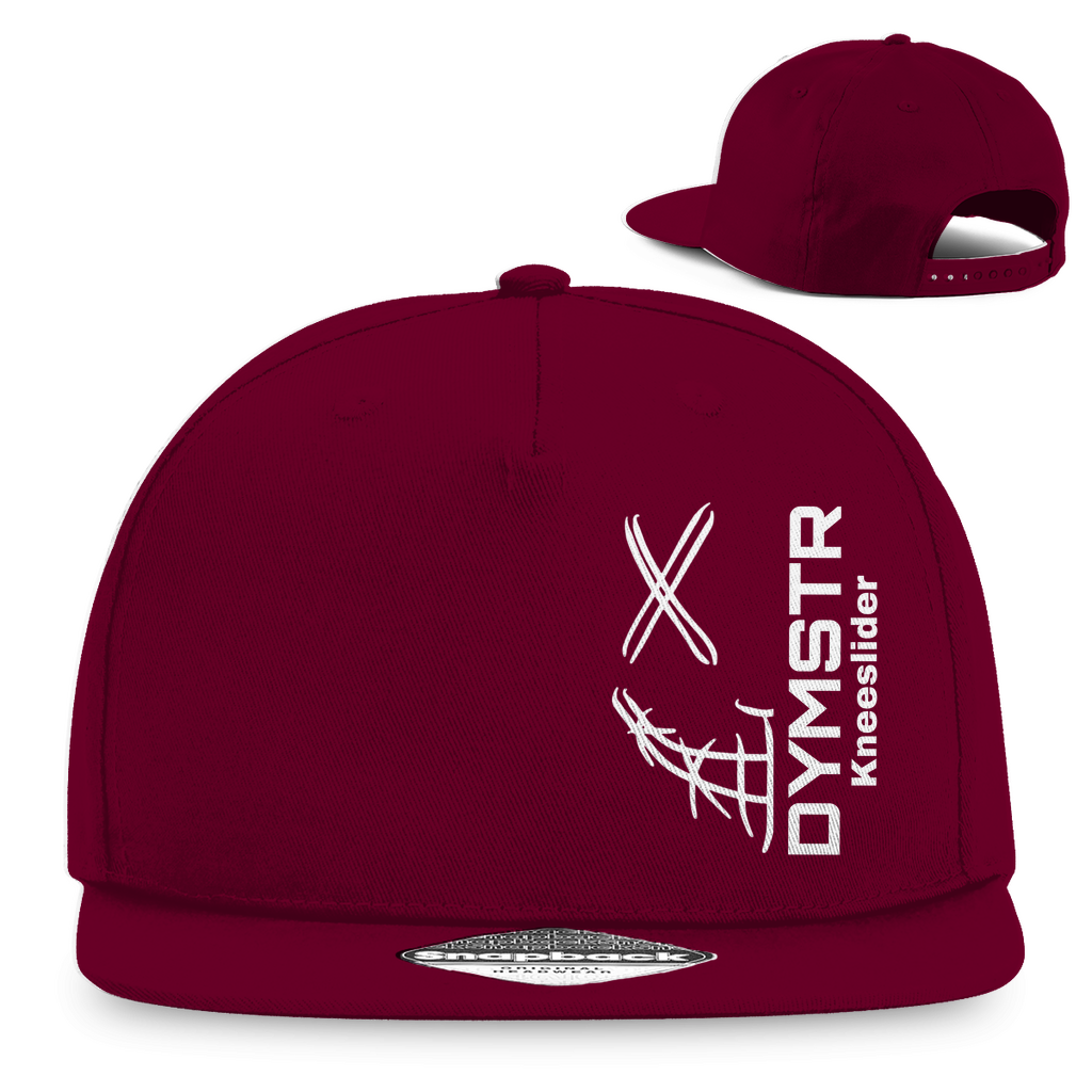 Rote DYMSTR SnapBack für Motorradfahrer mit weißem Firmenlogo „DYMSTR / DymoStar“ auf der Vorderseite.